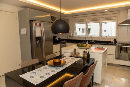 Apartamento para alugar com 214m², 4 quartos e 4 vagas Apartamento para alugar com 214m², 4 quartos e 4 vagasCozinha