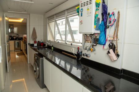 Apartamento para alugar com 214m², 4 quartos e 4 vagas Apartamento para alugar com 214m², 4 quartos e 4 vagasÁrea de Serviço