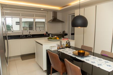 Apartamento para alugar com 214m², 4 quartos e 4 vagas Apartamento para alugar com 214m², 4 quartos e 4 vagasCozinha