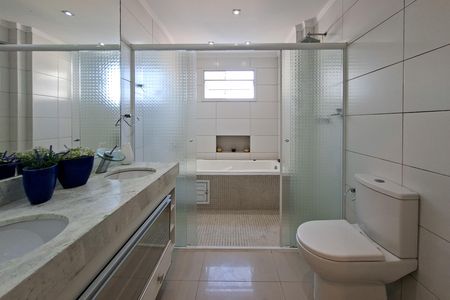 Apartamento para alugar com 195m², 4 quartos e 3 vagasBanheiro da Suíte 1