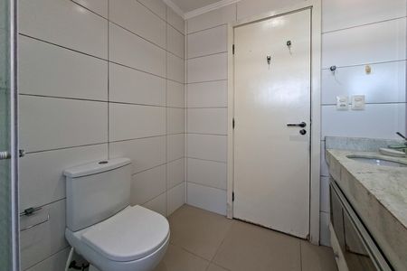 Apartamento para alugar com 195m², 4 quartos e 3 vagasBanheiro da Suíte 1