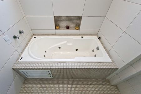 Apartamento para alugar com 195m², 4 quartos e 3 vagasBanheiro da Suíte 1