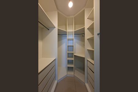 Apartamento para alugar com 195m², 4 quartos e 3 vagasCloset da suíte 1