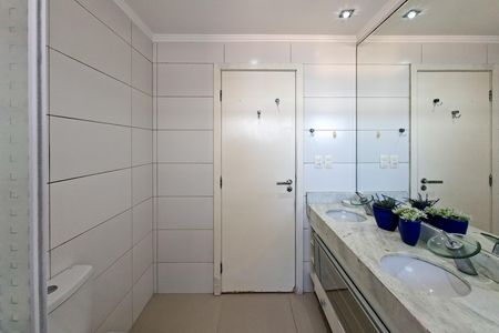 Apartamento para alugar com 195m², 4 quartos e 3 vagasBanheiro da Suíte 1
