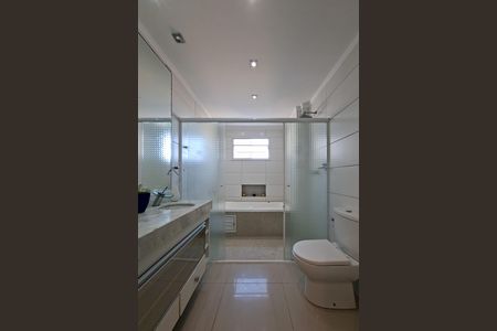 Apartamento para alugar com 195m², 4 quartos e 3 vagasBanheiro da Suíte 1