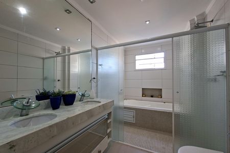 Apartamento para alugar com 195m², 4 quartos e 3 vagasBanheiro da Suíte 1