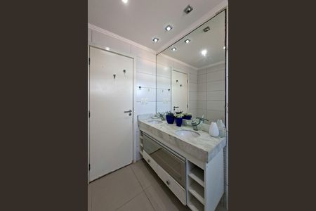 Apartamento para alugar com 195m², 4 quartos e 3 vagasBanheiro da Suíte 1