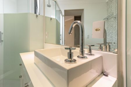 Apartamento à venda com 176m², 3 quartos e 2 vagasBanheiro da Suíte 1