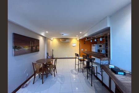 Apartamento à venda com 71m², 2 quartos e 1 vagaSala