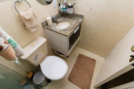 Casa de condomínio à venda com 130m², 3 quartos e 2 vagasBanheiro 