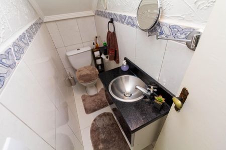 Casa de condomínio à venda com 130m², 3 quartos e 2 vagasLavabo