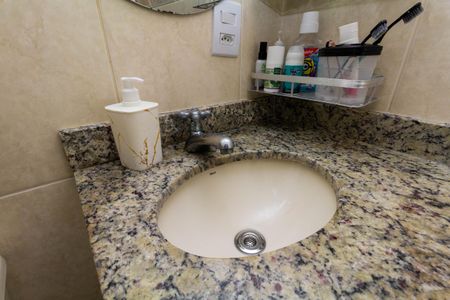 Casa de condomínio à venda com 130m², 3 quartos e 2 vagasBanheiro 