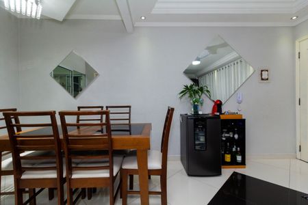 Casa de condomínio à venda com 130m², 3 quartos e 2 vagasSala