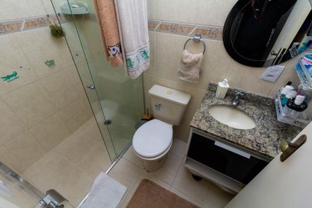 Casa de condomínio à venda com 130m², 3 quartos e 2 vagasBanheiro 