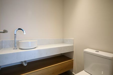 Lavabo de apartamento para alugar com 3 quartos, 121m² em Vila Sofia, São Paulo