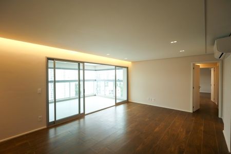 Sala de apartamento para alugar com 3 quartos, 121m² em Vila Sofia, São Paulo