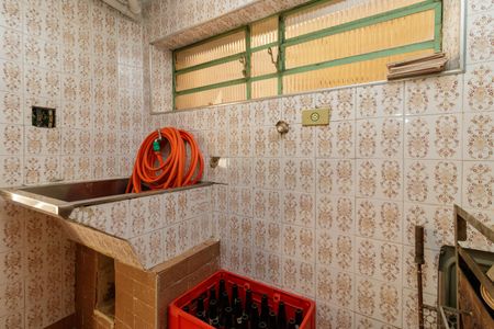 Casa à venda com 182m², 3 quartos e 2 vagasPorão