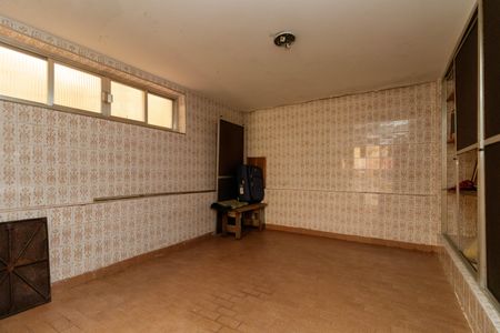 Casa à venda com 182m², 3 quartos e 2 vagasPorão