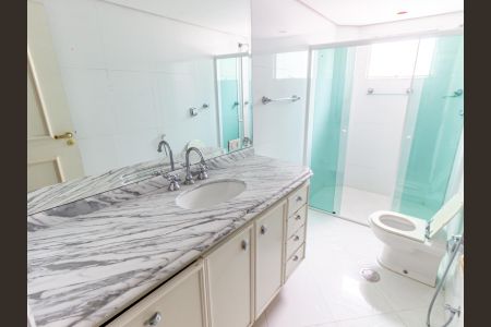 Apartamento à venda com 320m², 4 quartos e 4 vagasBanheiro da Suíte 1