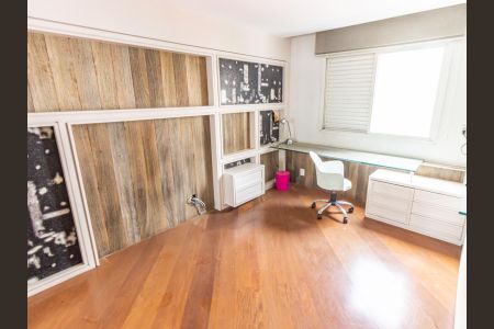 Apartamento à venda com 320m², 4 quartos e 4 vagasSuíte 3