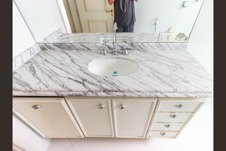 Apartamento à venda com 320m², 4 quartos e 4 vagasBanheiro da Suíte 1