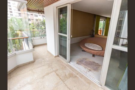 Apartamento à venda com 320m², 4 quartos e 4 vagasVaranda