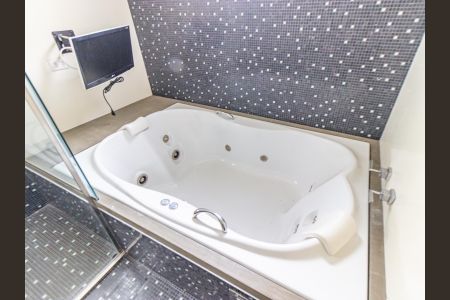 Apartamento à venda com 320m², 4 quartos e 4 vagasBanheiro da Suíte 3