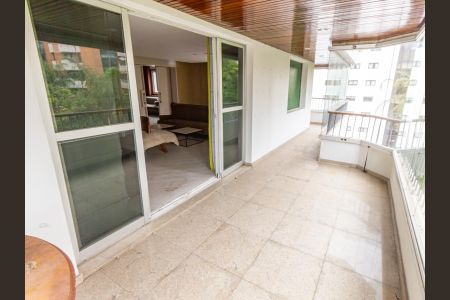 Apartamento à venda com 320m², 4 quartos e 4 vagasVaranda