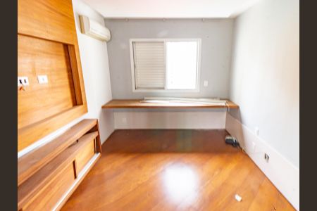 Apartamento à venda com 320m², 4 quartos e 4 vagasSuíte 2