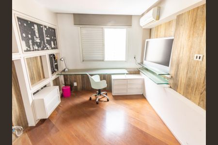 Apartamento à venda com 320m², 4 quartos e 4 vagasSuíte 3