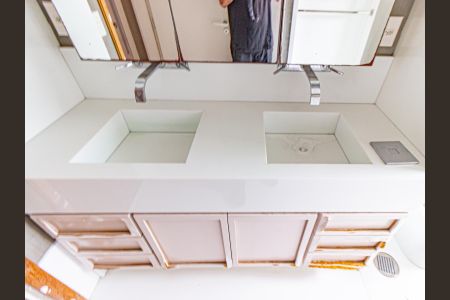 Apartamento à venda com 320m², 4 quartos e 4 vagasBanheiro da Suíte 2