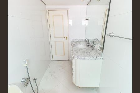 Apartamento à venda com 320m², 4 quartos e 4 vagasBanheiro da Suíte 1