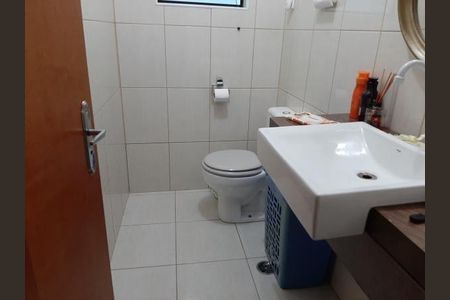 Casa à venda com 108m², 3 quartos e 2 vagas