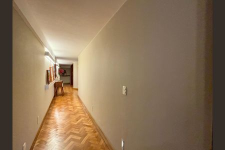 Apartamento à venda com 287m², 4 quartos e 2 vagasCorredor