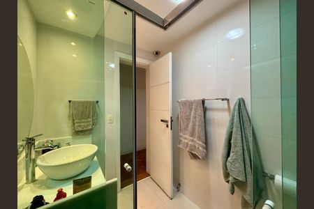 Apartamento à venda com 287m², 4 quartos e 2 vagasBanheiro social 1