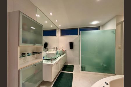 Apartamento à venda com 287m², 4 quartos e 2 vagasBanheiro da Suíte 2