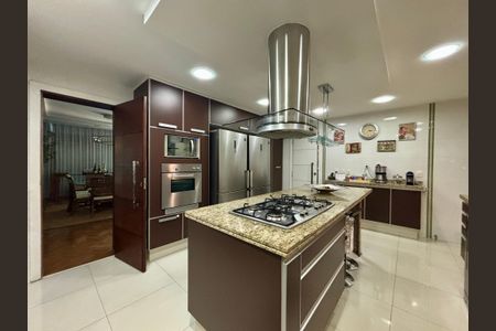 Apartamento à venda com 287m², 4 quartos e 2 vagasCozinha