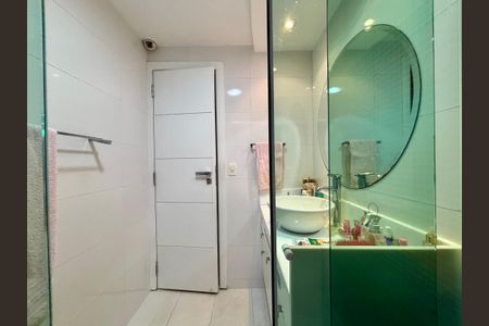 Apartamento à venda com 287m², 4 quartos e 2 vagasBanheiro social 2