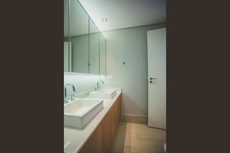 Apartamento à venda com 158m², 3 quartos e 2 vagasBanheiro da Suíte 1