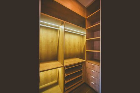 Apartamento à venda com 158m², 3 quartos e 2 vagasCloset da suíte 1