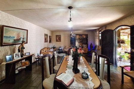 Casa à venda com 3 quartos, 400m² em Itaipu, Niterói