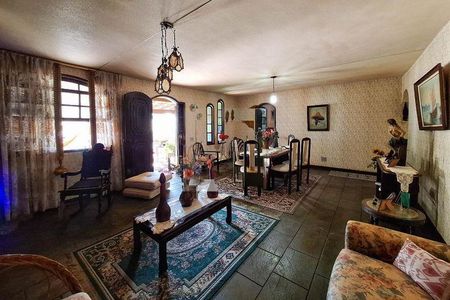 Casa à venda com 3 quartos, 400m² em Itaipu, Niterói