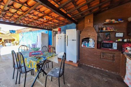 Casa à venda com 3 quartos, 400m² em Itaipu, Niterói