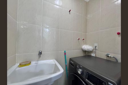 Apartamento à venda com 94m², 3 quartos e 2 vagas Apartamento à venda com 94m², 3 quartos e 2 vagasCozinha e Área de Serviço