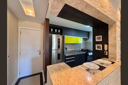 Apartamento à venda com 94m², 3 quartos e 2 vagas Apartamento à venda com 94m², 3 quartos e 2 vagasCozinha e Área de Serviço