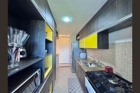 Apartamento à venda com 94m², 3 quartos e 2 vagas Apartamento à venda com 94m², 3 quartos e 2 vagasCozinha e Área de Serviço