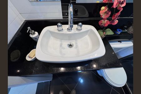 Apartamento à venda com 94m², 3 quartos e 2 vagas Apartamento à venda com 94m², 3 quartos e 2 vagasBanheiro Social