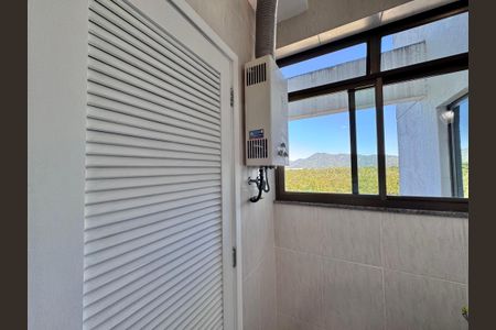 Apartamento à venda com 94m², 3 quartos e 2 vagas Apartamento à venda com 94m², 3 quartos e 2 vagasCozinha e Área de Serviço
