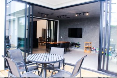 Casa de condomínio à venda com 229m², 3 quartos e 4 vagasFoto 01