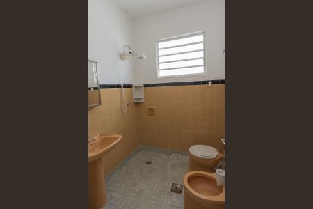 Casa à venda com 350m², 3 quartos e 3 vagasBanheiro 2